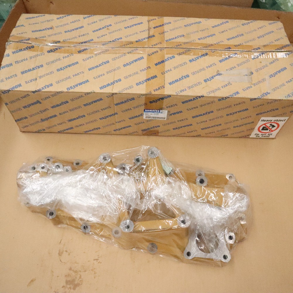 Made in China Oil Cooler Cover Part 6261-61-2120 for Komatsu Engine SAA6D140E-5F-03 SAA6D140E-5D-01